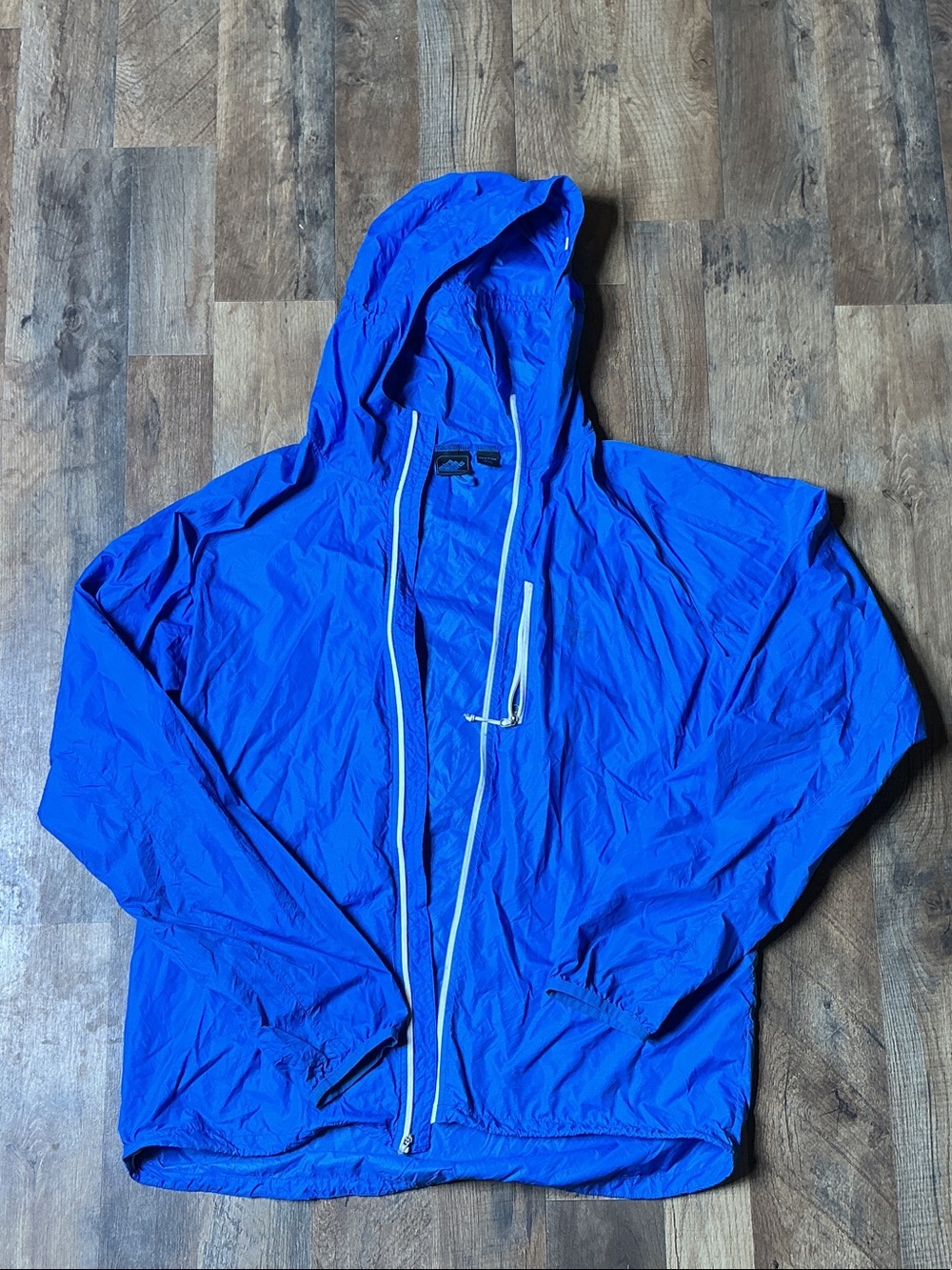 Eastern Mountain Sports Men's Royal Blue Hooded Windbreaker
